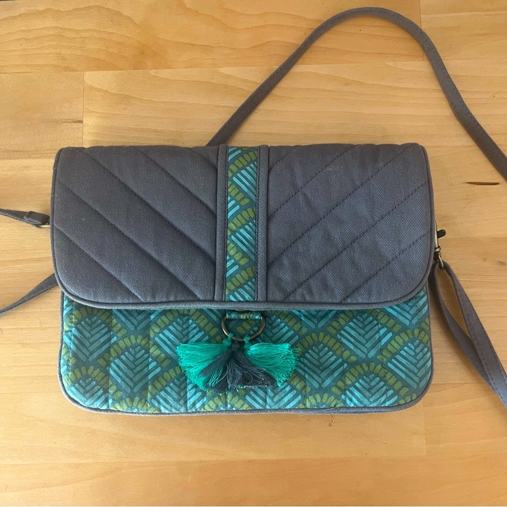 Metiseko organic cotton crossbody grey and green bag EUC snap closure